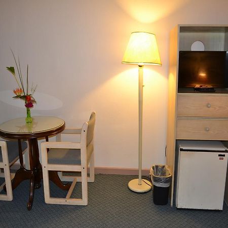 West Plaza Desekel Hotel Koror Bagian luar foto