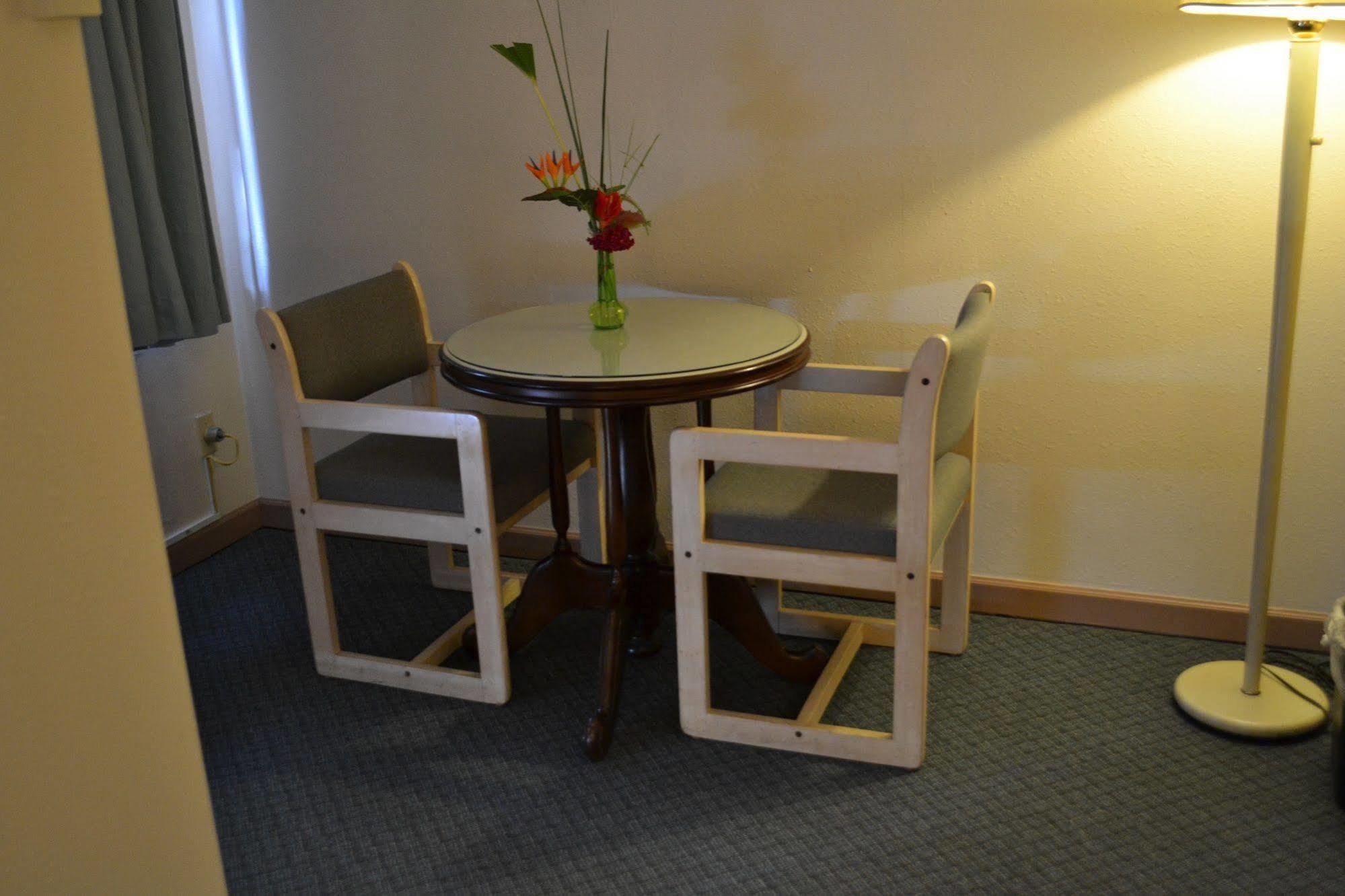 West Plaza Desekel Hotel Koror Bagian luar foto