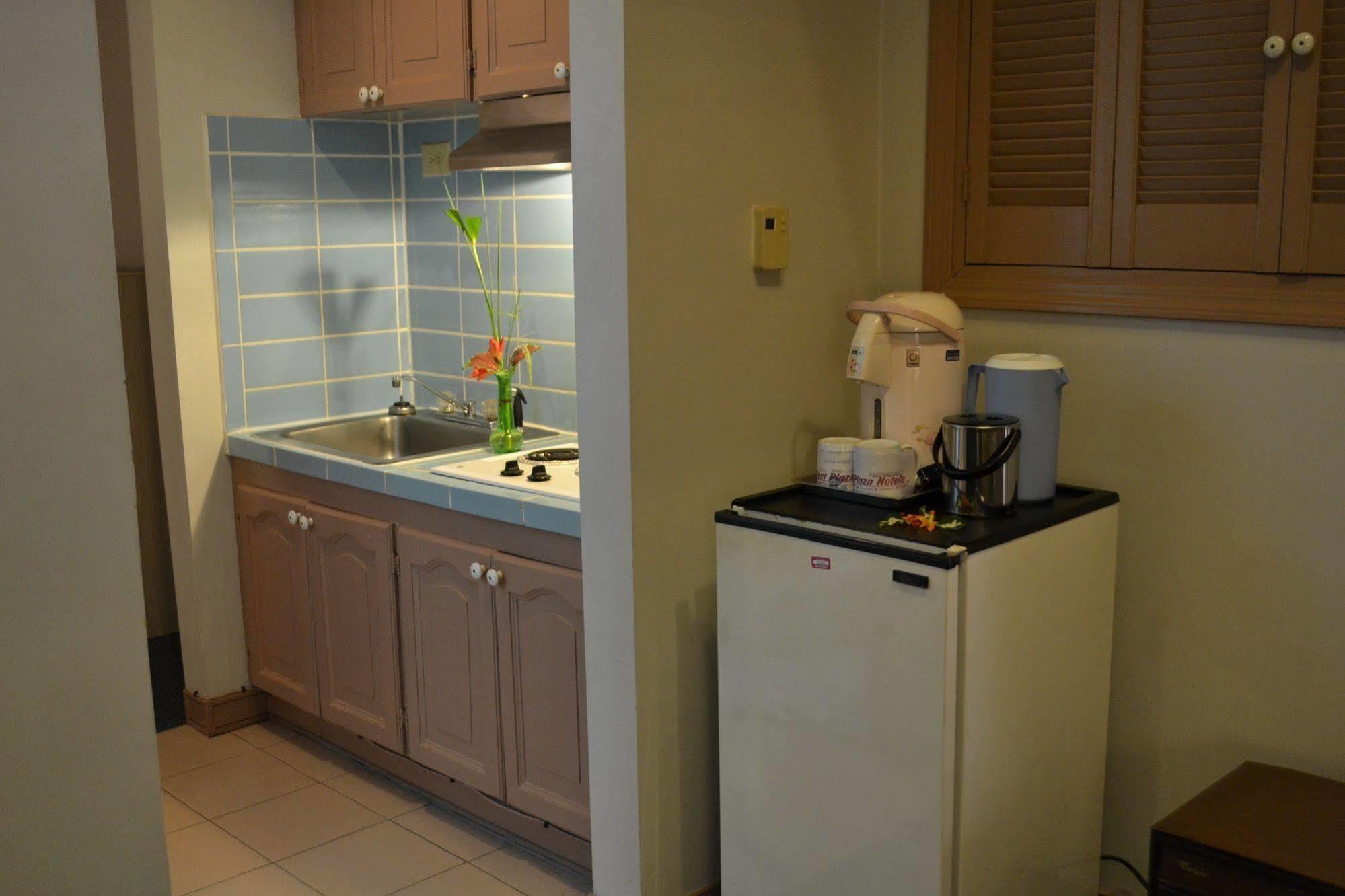 West Plaza Desekel Hotel Koror Bagian luar foto