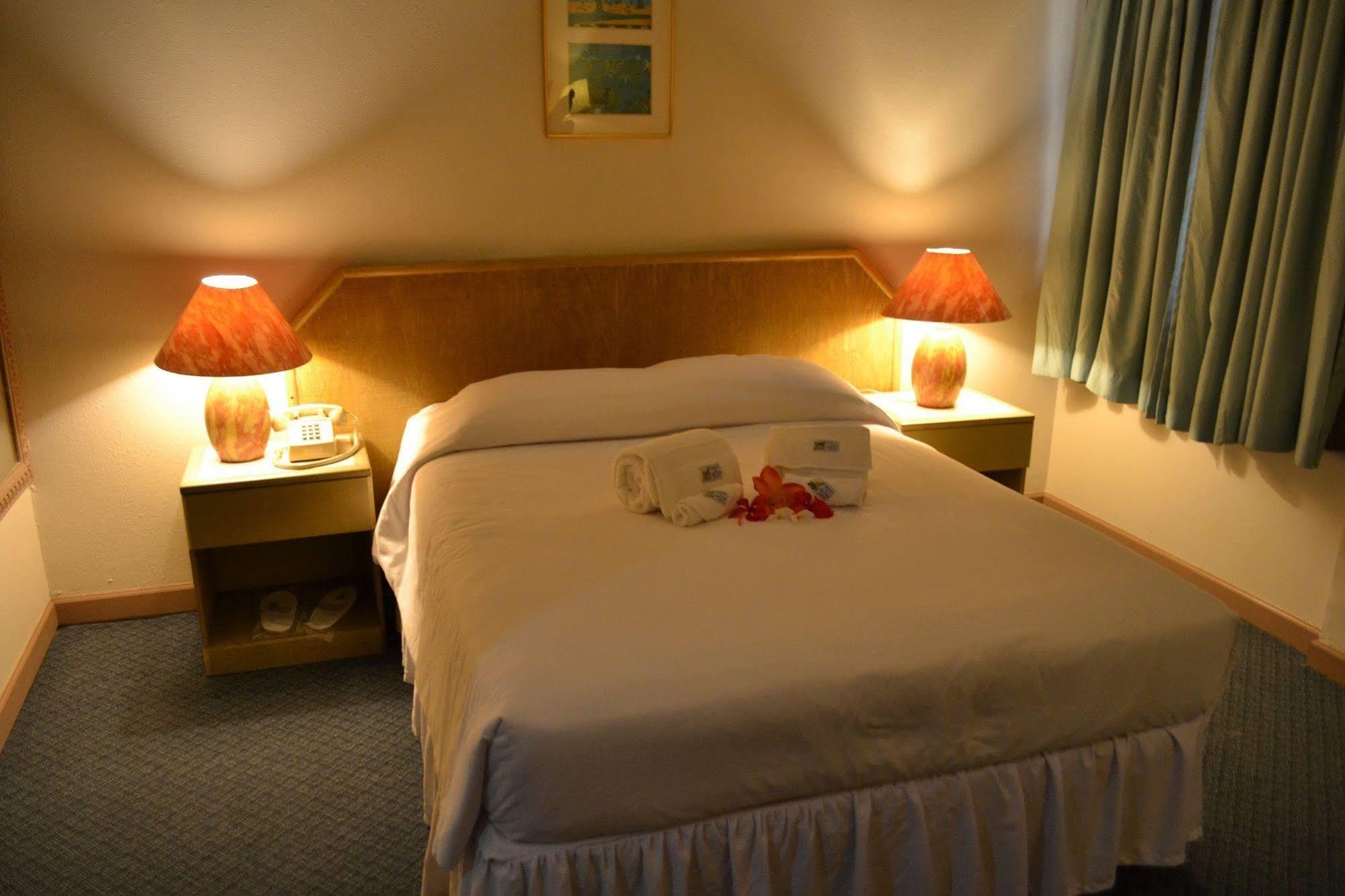 West Plaza Desekel Hotel Koror Bagian luar foto