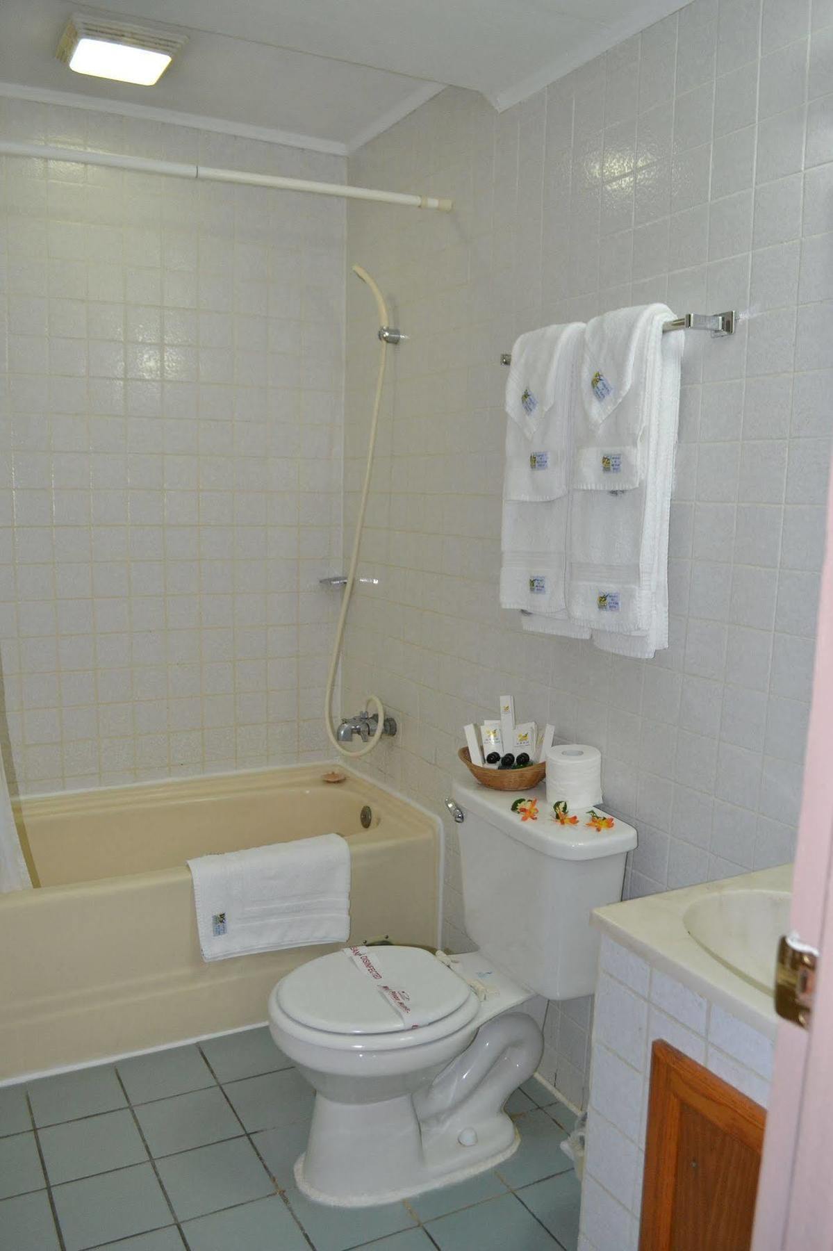 West Plaza Desekel Hotel Koror Bagian luar foto