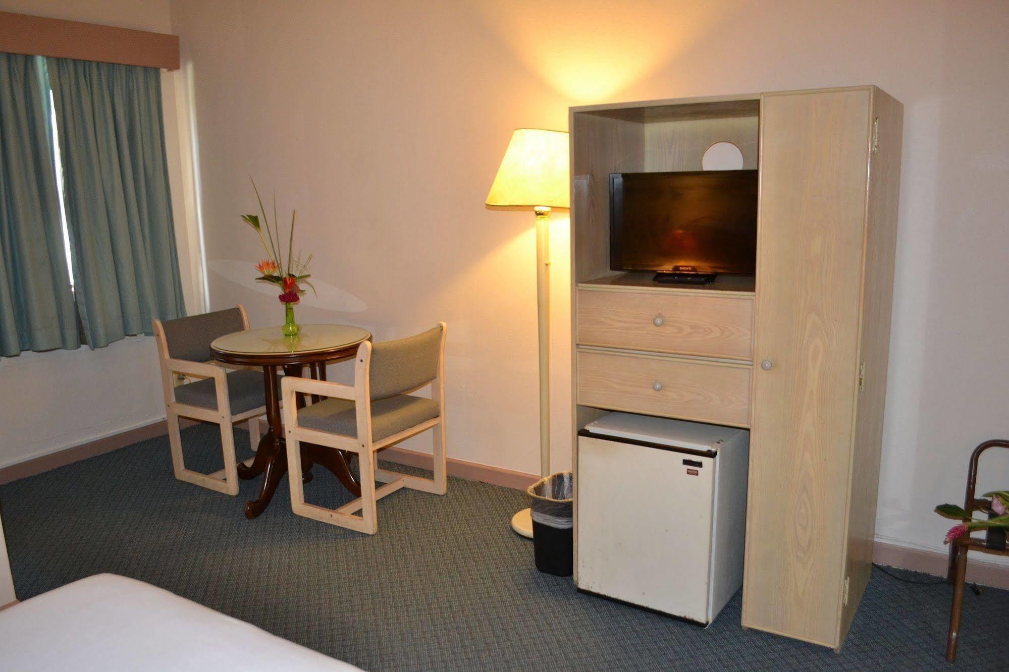 West Plaza Desekel Hotel Koror Bagian luar foto