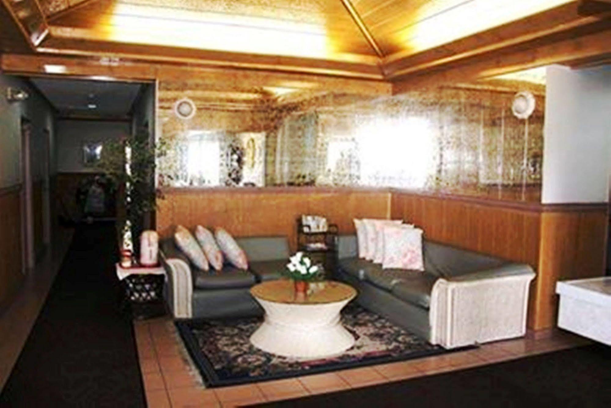 West Plaza Desekel Hotel Koror Bagian luar foto
