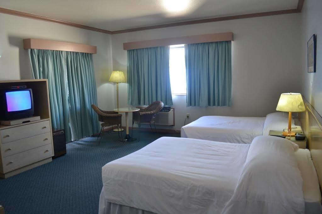 West Plaza Desekel Hotel Koror Bagian luar foto
