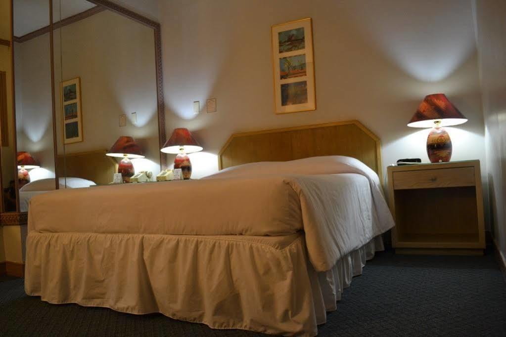 West Plaza Desekel Hotel Koror Bagian luar foto