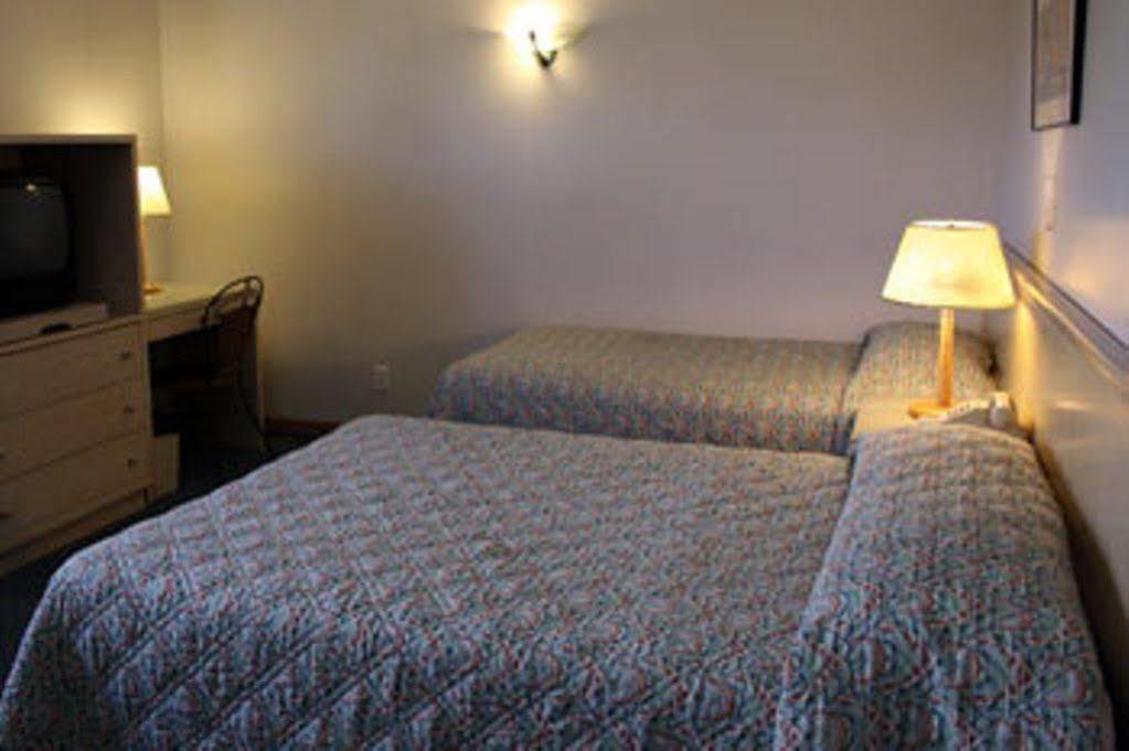 West Plaza Desekel Hotel Koror Bagian luar foto